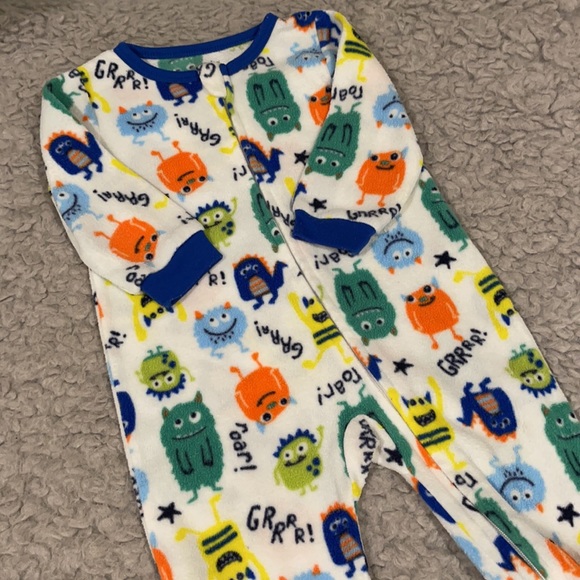6-9M Baby Onesie Bundle 🪐👾🐻 - Picture 3 of 6